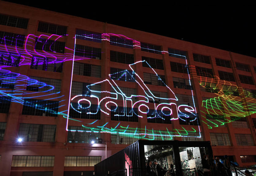 Adidas приостановил сотрудничество с РФС Adidas приостановил сотрудничество с РФС