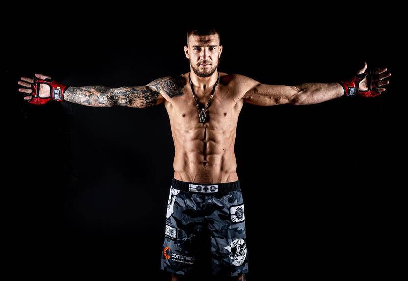 Украинский чемпион Bellator Амосов вступил в ряды территориальной обороны