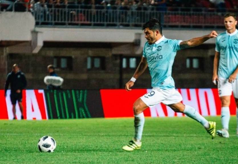 Нойок вышел на матч чемпионата Кипра с флагом Украины