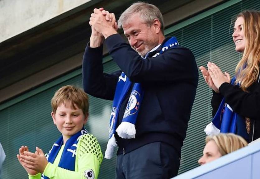 Британский журналист: Фанатам Челси нужно запретить посещать стадионы, если они продолжат превозносить Абрамовича Британский журналист: Фанатам Челси нужно запретить посещать стадионы, если они продолжат превозносить Абрамовича