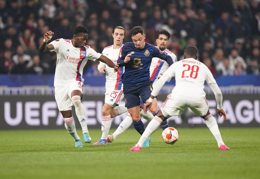 Лион сыграл вничью с Порту и прошел в четвертьфинал Лиги Европы