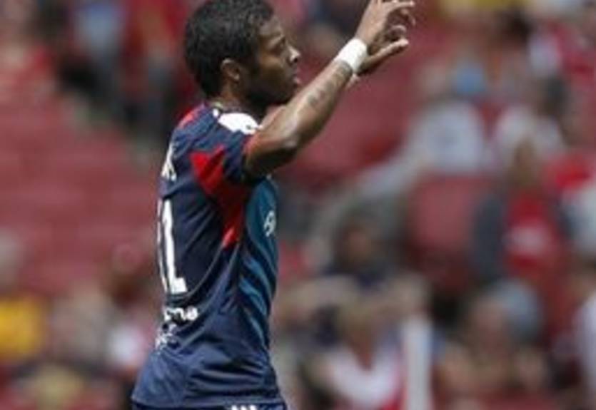 Итальянские киты поборются за Бастоса