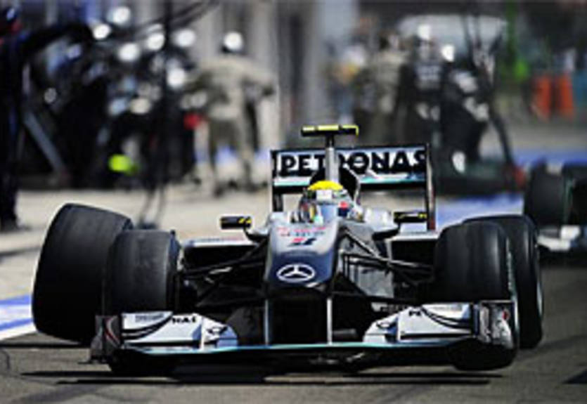 Мерседес разберется с проблемой пит-стопов
