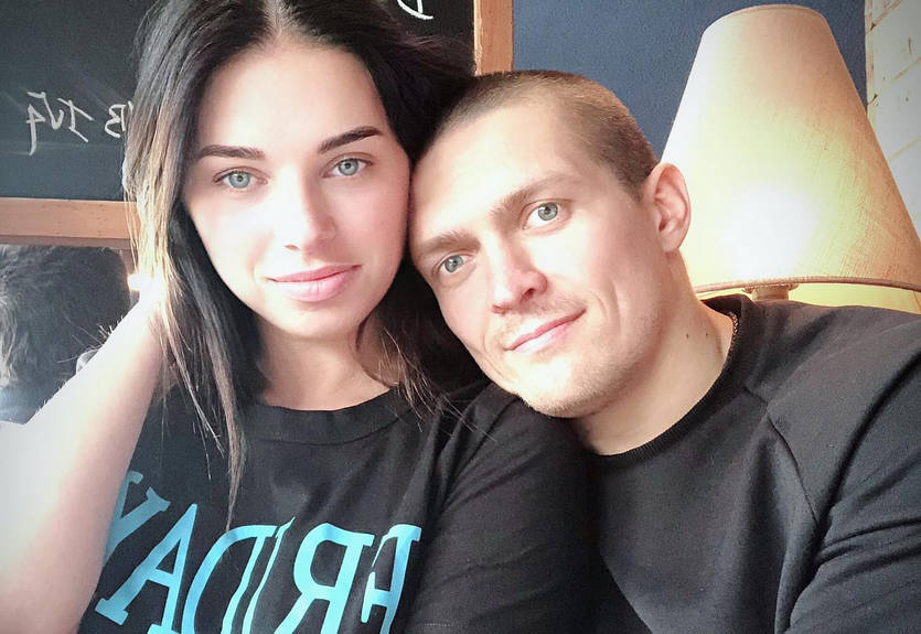 Жена Усика показала, как выглядит их дом в Ворзеле после "визита" оккупантов
