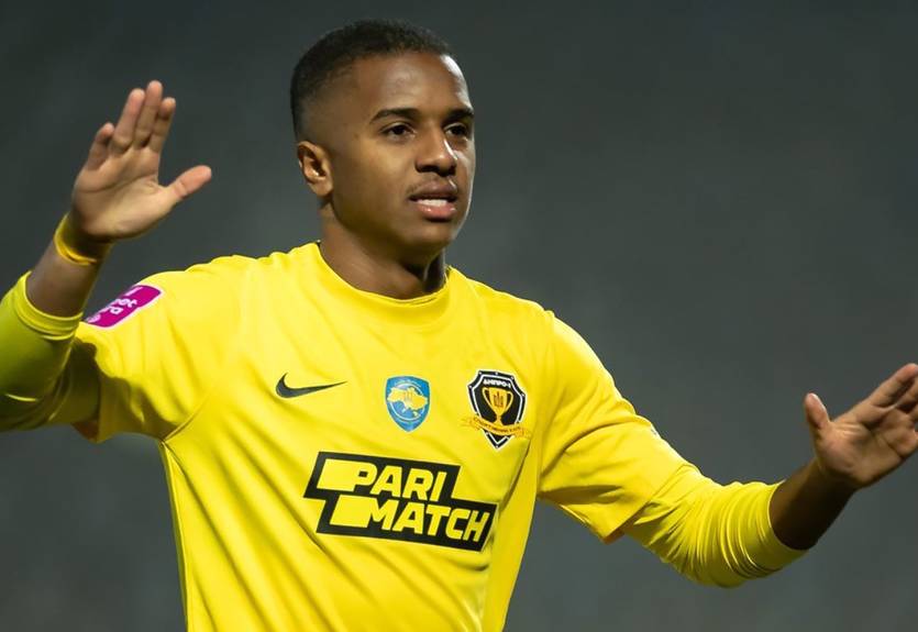 Игрок Днепра-1 эмоционально отреагировал на забитый гол в Бразилии, посвятив его украинцам