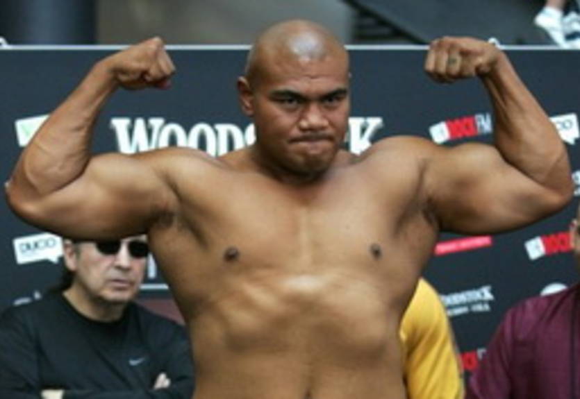 Туа боксировал с травмой плеча