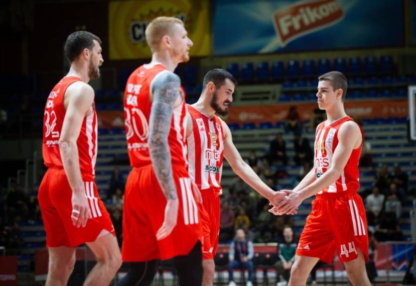 Сербские баскетболисты отказались держать флаг в поддержку Украине