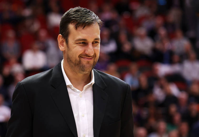 Богут рассказал о том, как арбитры прощали ему фолы во времена выступлений за Голден Стэйт