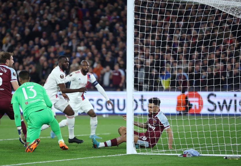 Вест Хэм в меньшинстве не удержал победу над Лионом