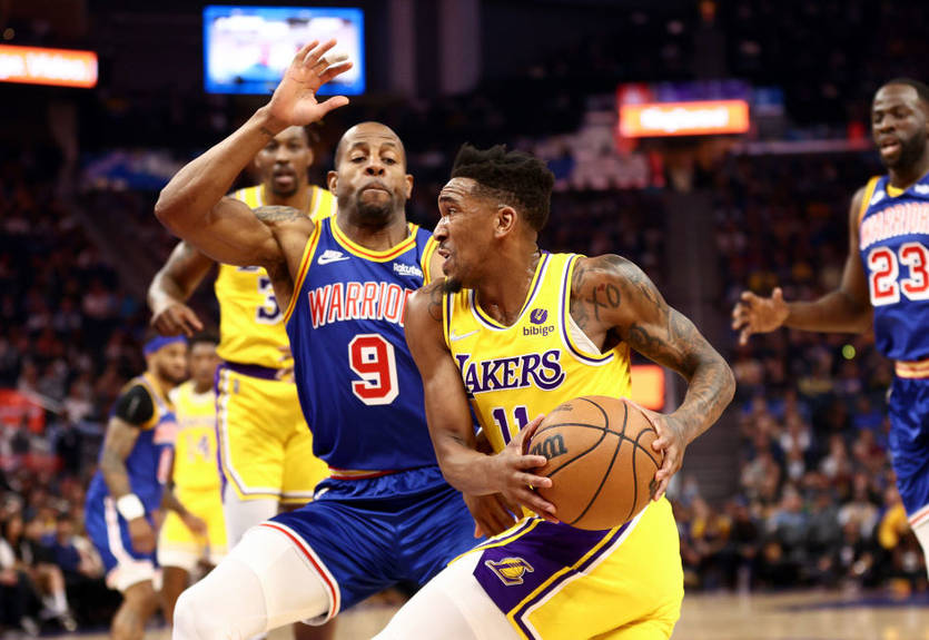 НБА: Голден Стэйт разобрался с Лейкерс, Бостон проиграл Милуоки НБА: Голден Стэйт разобрался с Лейкерс, Бостон проиграл Милуоки