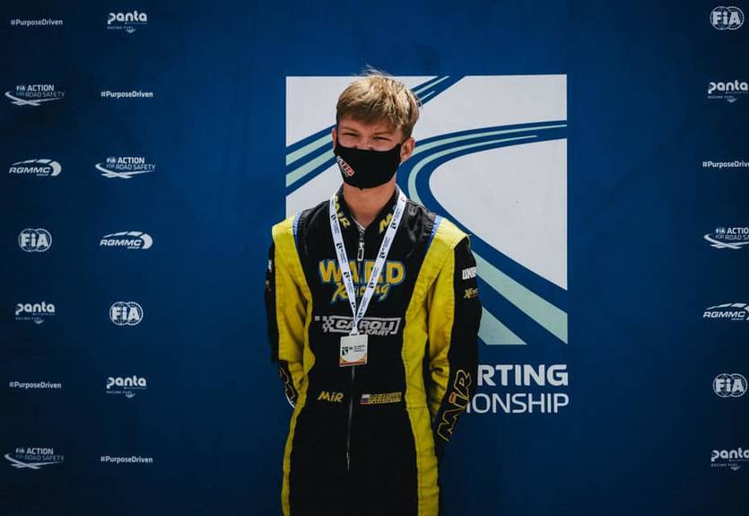 Россиянин, выступающий под флагом Италии, показал нацистское приветствие во время награждения