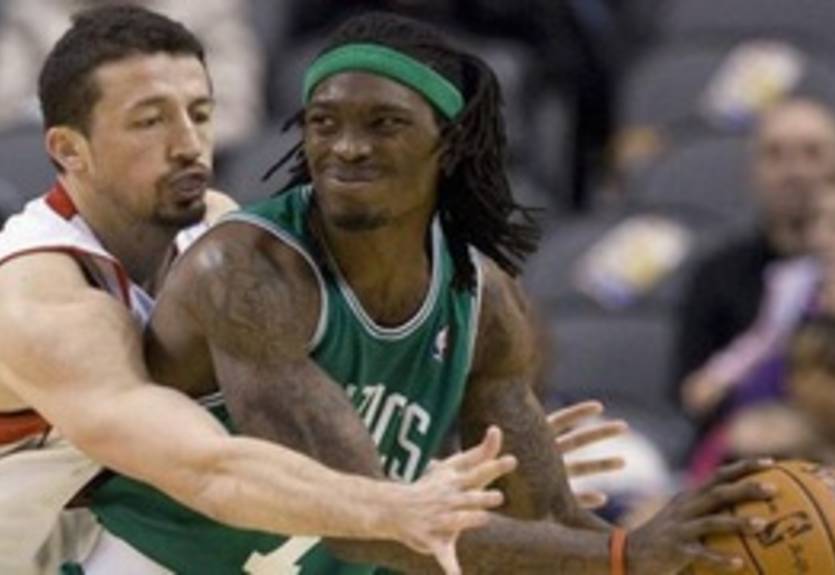 Дэниелс остается в Селтикс