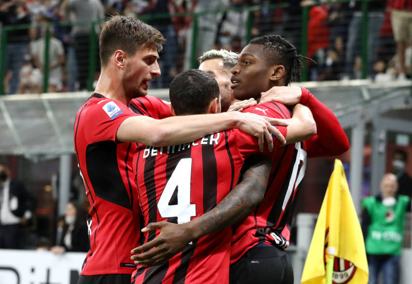 Милан вернул себе первое место в Серии А, обыграв Дженоа