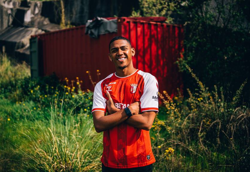 Нападающий Зари поучаствовал в голевой атаке в своем первом матче за молодежную команду Браги Нападающий Зари поучаствовал в голевой атаке в своем первом матче за молодежную команду Браги