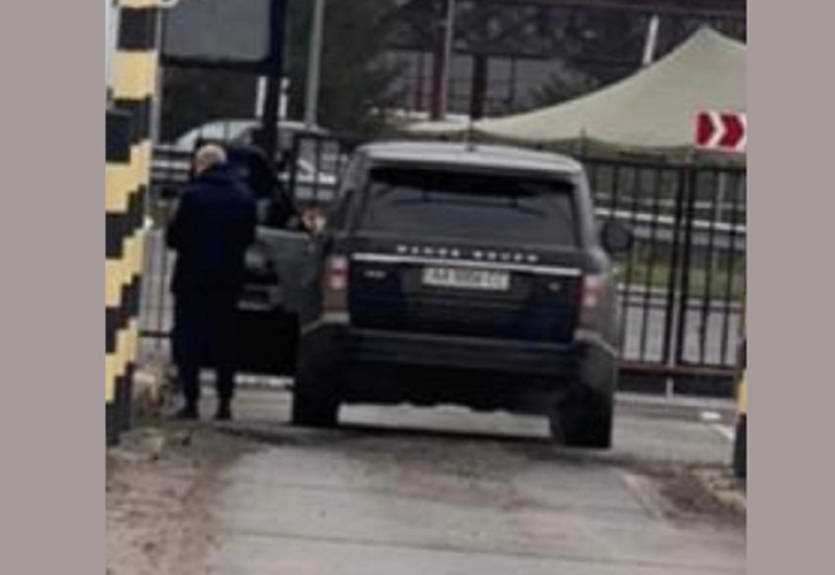 Григория Суркиса вновь заметили на таможне - ему не дали увезти 13 незадекларированных часов Григория Суркиса вновь заметили на таможне - ему не дали увезти 13 незадекларированных часов