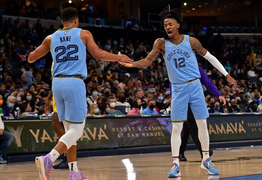 Морант отдал награду самому прогрессирующему игроку партнеру по команде