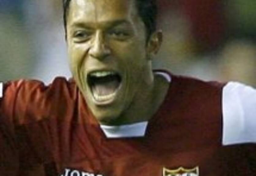 Барселона близка к покупке защитника Севильи