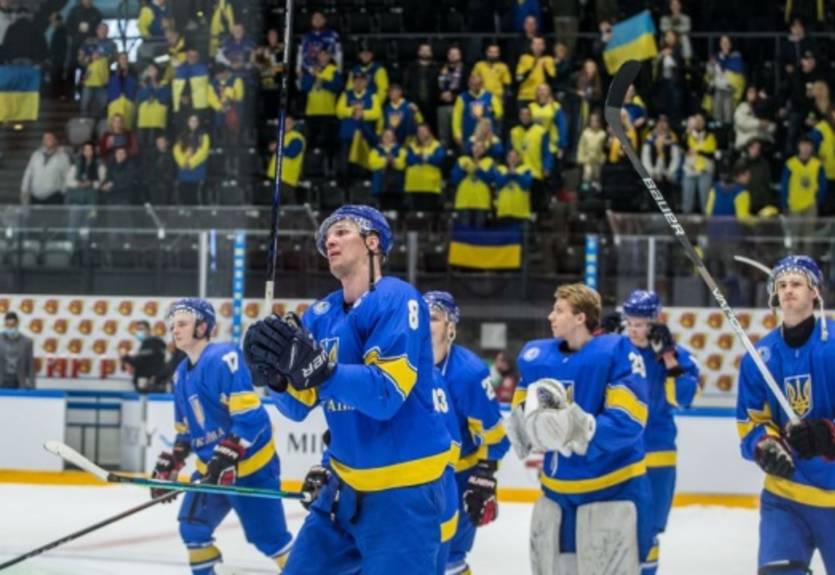 Сборная Украины по хоккею в напряженном матче уступила Польше