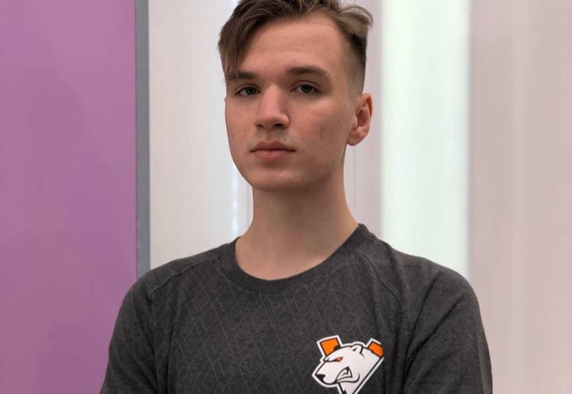 Virtus.pro исключила из команды игрока, нарисовавшего Z во время матча по Dota 2