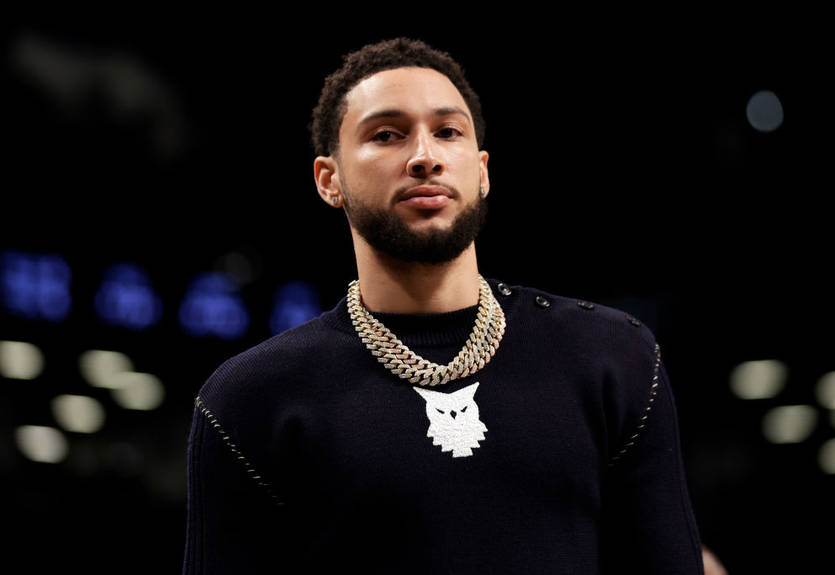 Симмонс перенес операцию на спине