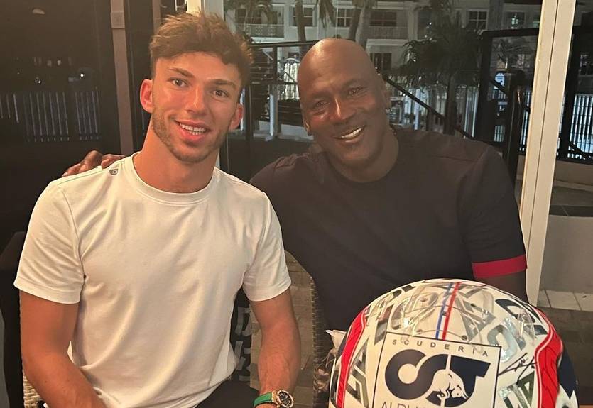 Гасли подарил Майклу Джордану гоночный шлем в обмен на автограф