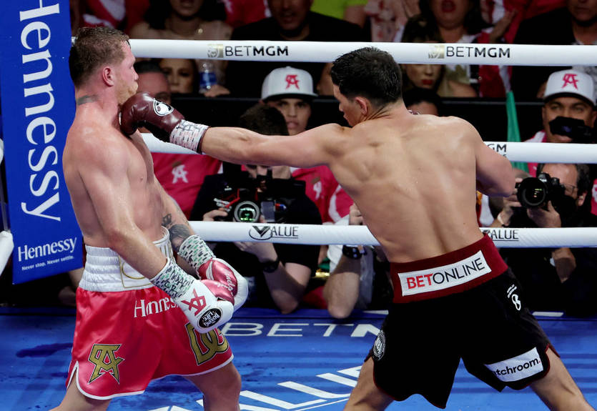 Менеджер Усика оценил победу Бивола над Альваресом