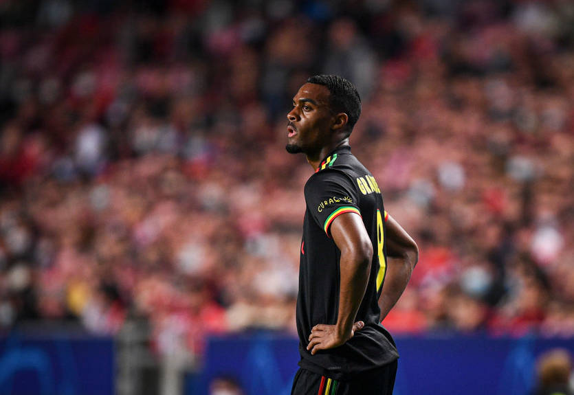 Бавария подпишет хавбека Аякса