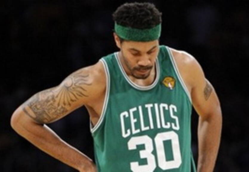 Уоллес помогает Бостону