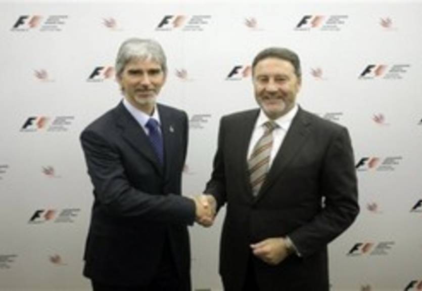 Хилл: "Не сбрасывайте Шумахера со счетов"