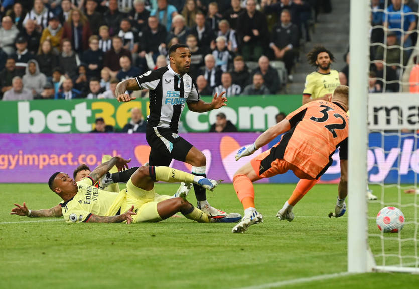 Арсенал потерпел поражение от Ньюкасла, не сумев вернуться в зону Лиги чемпионов