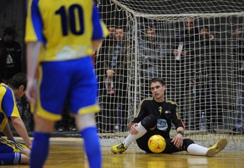 Футзал. Монолит вышел из отпуска