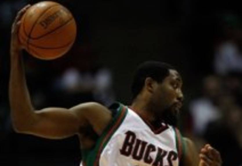 Сэлмонс близок к новому контракту с Милуоки