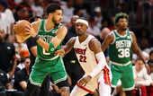 Плей-офф НБА: Бостон победил Майами и сравнял счет в финальной серии Восточной конференции Плей-офф НБА: Бостон победил Майами и сравнял счет в финальной серии Восточной конференции