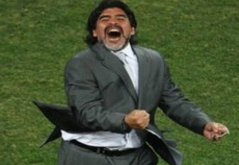 Марадона: "Посвящаю победу Валентино Росси"