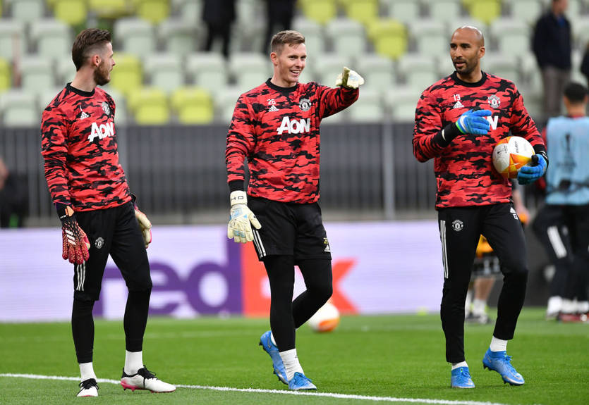 Манчестер Юнайтед попрощался со своим вратарем
