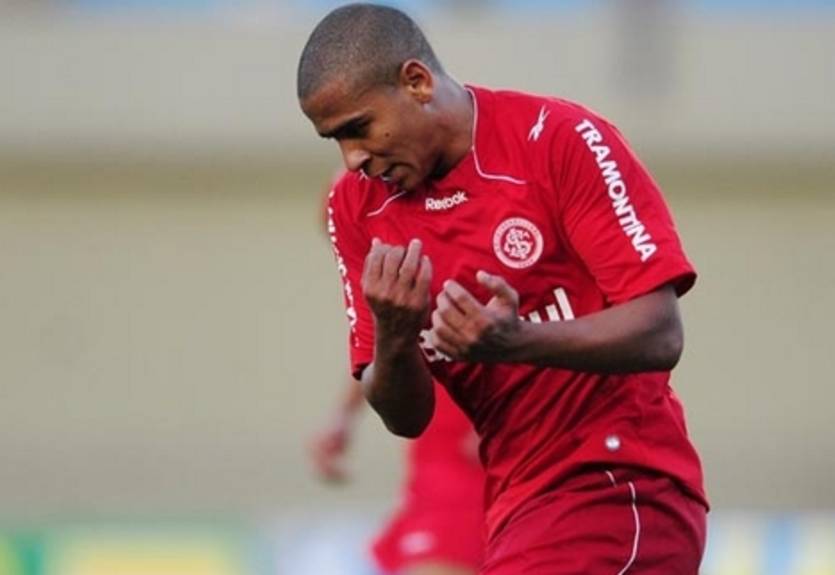 Порту и Шахтер поспорят за бразильского форварда