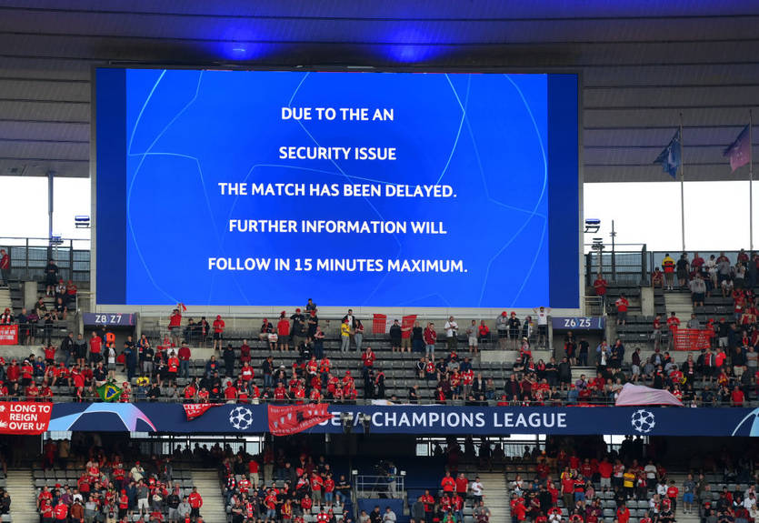 Матч Ливерпуль - Реал отложили на 30 минут из-за проблем с английскими фанатами Матч Ливерпуль - Реал отложили на 30 минут из-за проблем с английскими фанатами