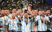 Хто не скаче: Гравці збірної Аргентини весело відсвяткували перемогу в Фіналіссімі