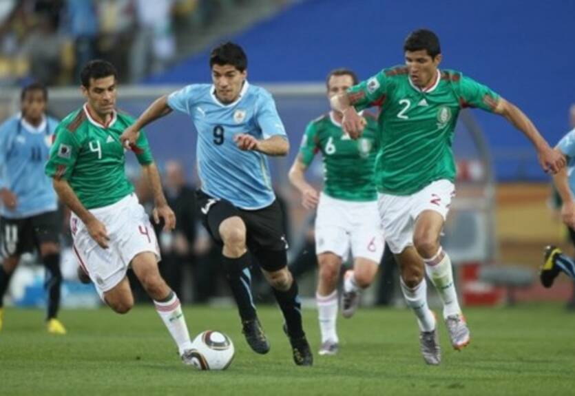 Мексика проигрывает, но выходит из группы