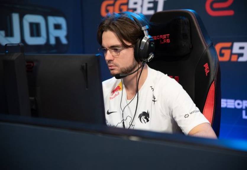 Виктор "sdy" Оруджев прокомментировал свой переход в NaVi