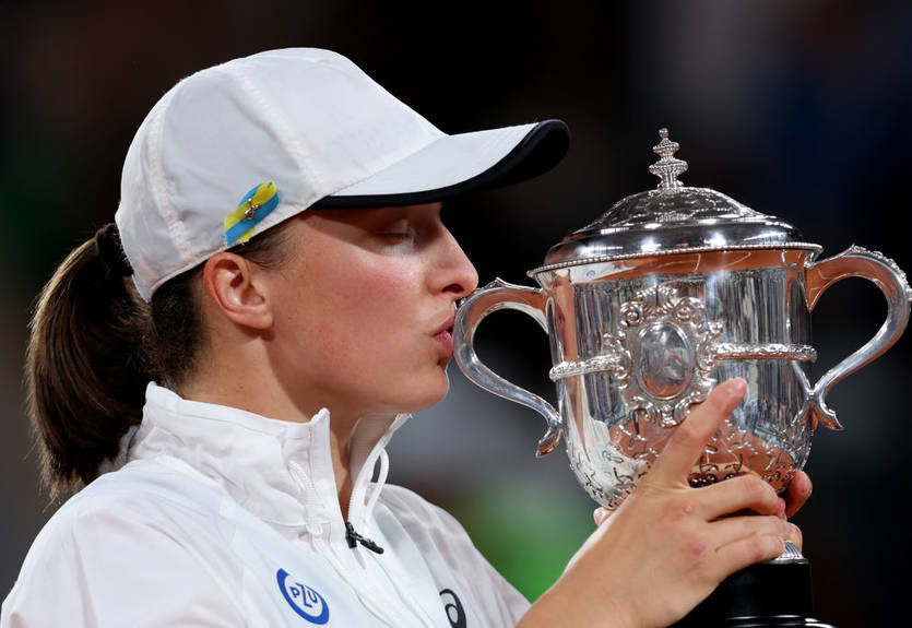 "Оставайтесь сильными": Швентек обратилась к Украине после победы на Ролан Гаррос