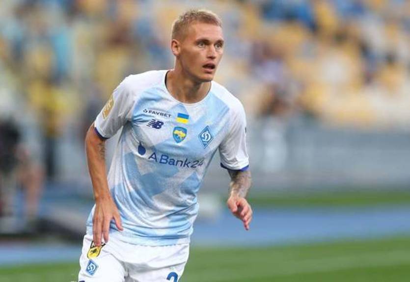 Хавбек Динамо Киев попал в команду сезона в FIFA 22