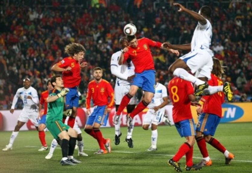 Голы Вильи приносят победу Испании