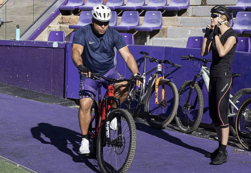 Роналдо выполнил обещание проехать на велосипеде 500 км