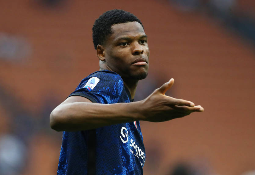 Манчестер Юнайтед и Бавария нацелились на защитника Интера