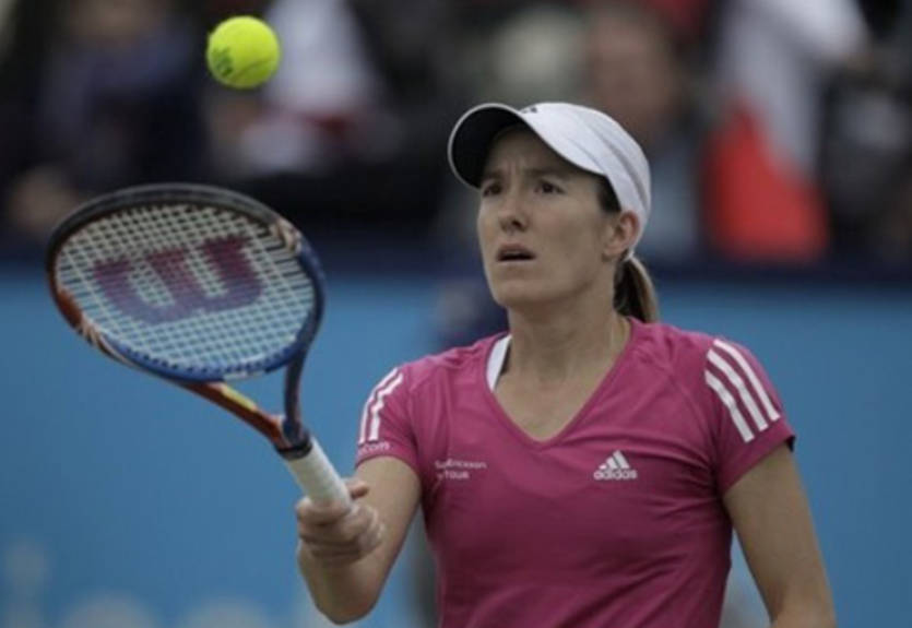 Энен побеждает перед стартом на Уимблдоне