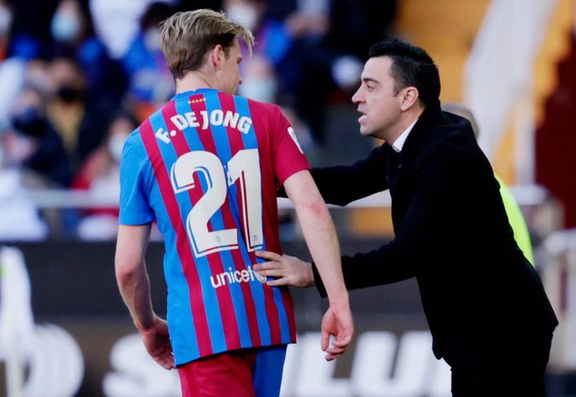 Хаві готовий відпустити Френкі де Йонга Хаві готовий відпустити Френкі де Йонга