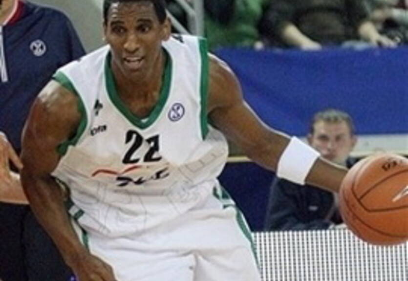 Защитником Валенсии интересуется Барселона, Реал и Лейкерс