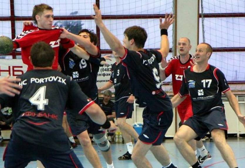 Два гандболиста сборной Украины покидают ЗТР