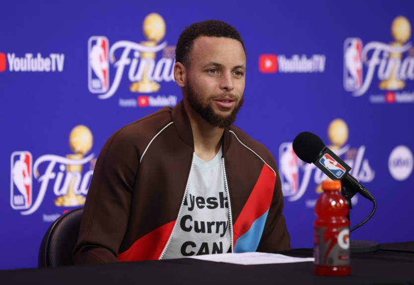 "Я - мелочный король, я использую это как развлечение": Карри не боится трэш-тока фанатов Бостона "Я - мелочный король, я использую это как развлечение": Карри не боится трэш-тока фанатов Бостона